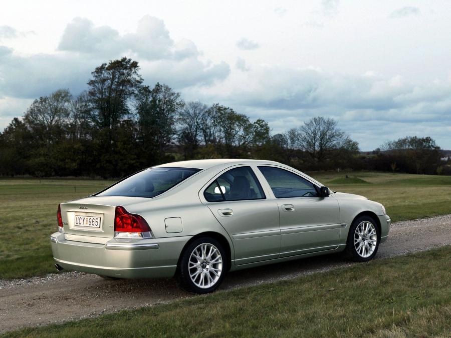  Volvo S60 T5 2005 года  (фото 6 из 9)